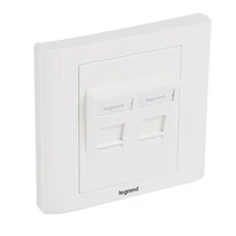 LEGRAND 632797 süllyesztett szerelvény - 2xRJ45 keystone port fogadására, döntött, fehér burkolattal